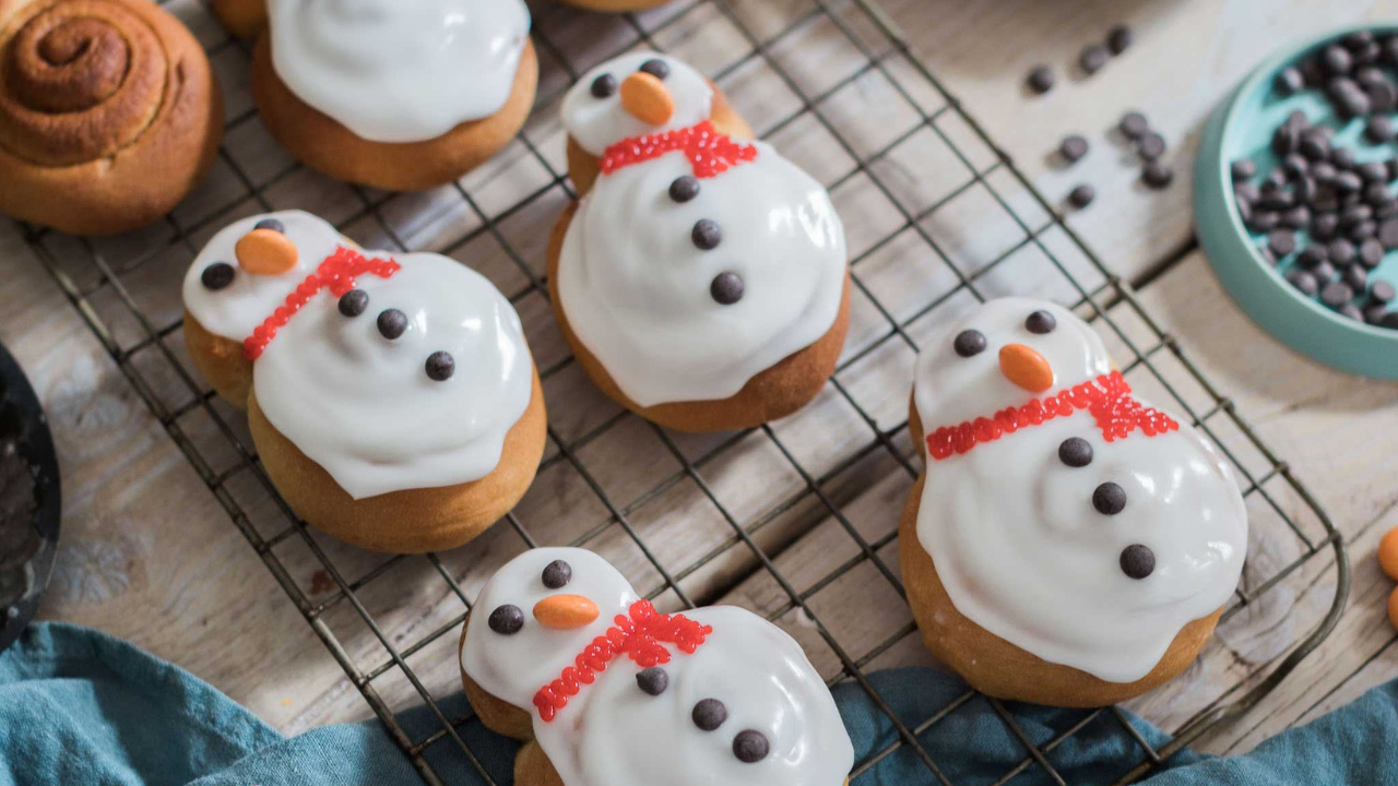 11. Cinnamon Roll Snowmen
