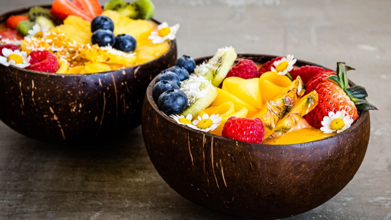 2. High-Fibre Tropical Smoothie Bowl