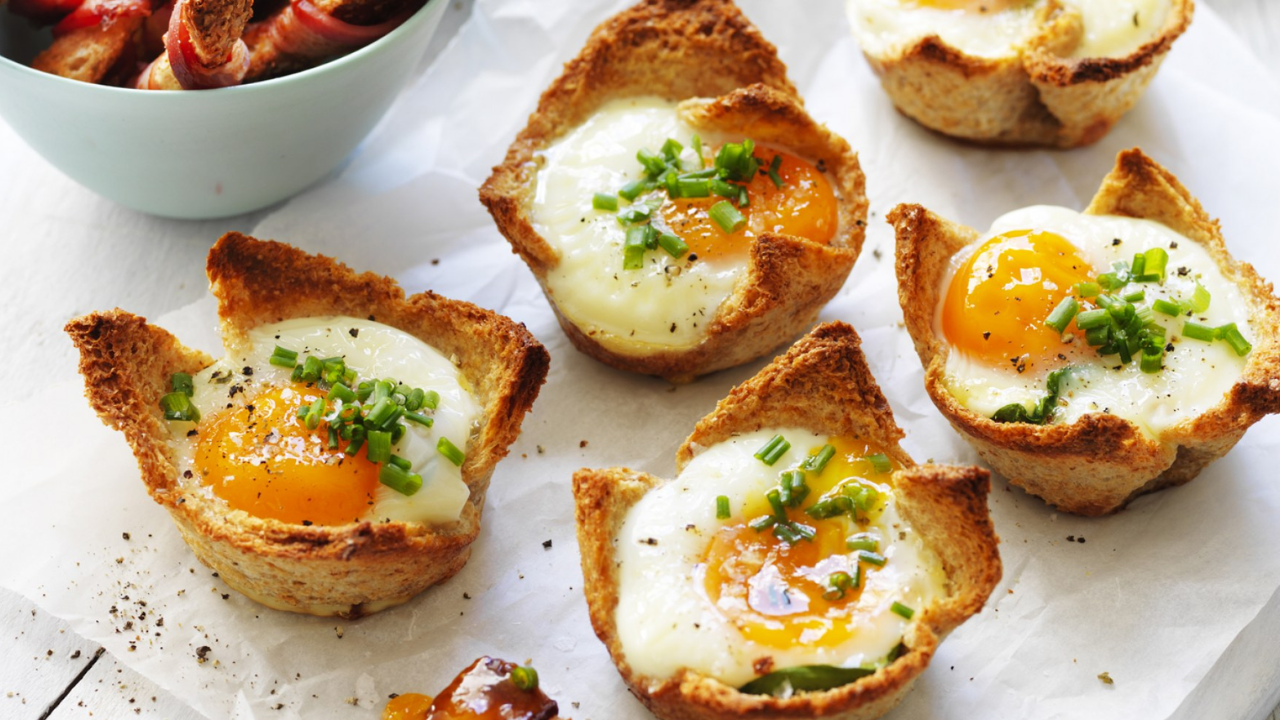 6. Crispy Egg & Bacon Toast Cups