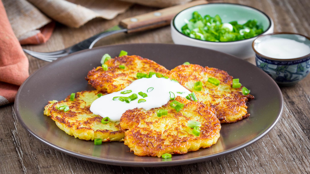 9. Occe (Spring Onion Fritters)