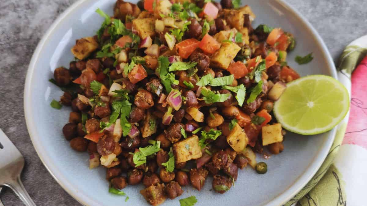 9. Spiced Black Chickpeas (Kalay Chanay)