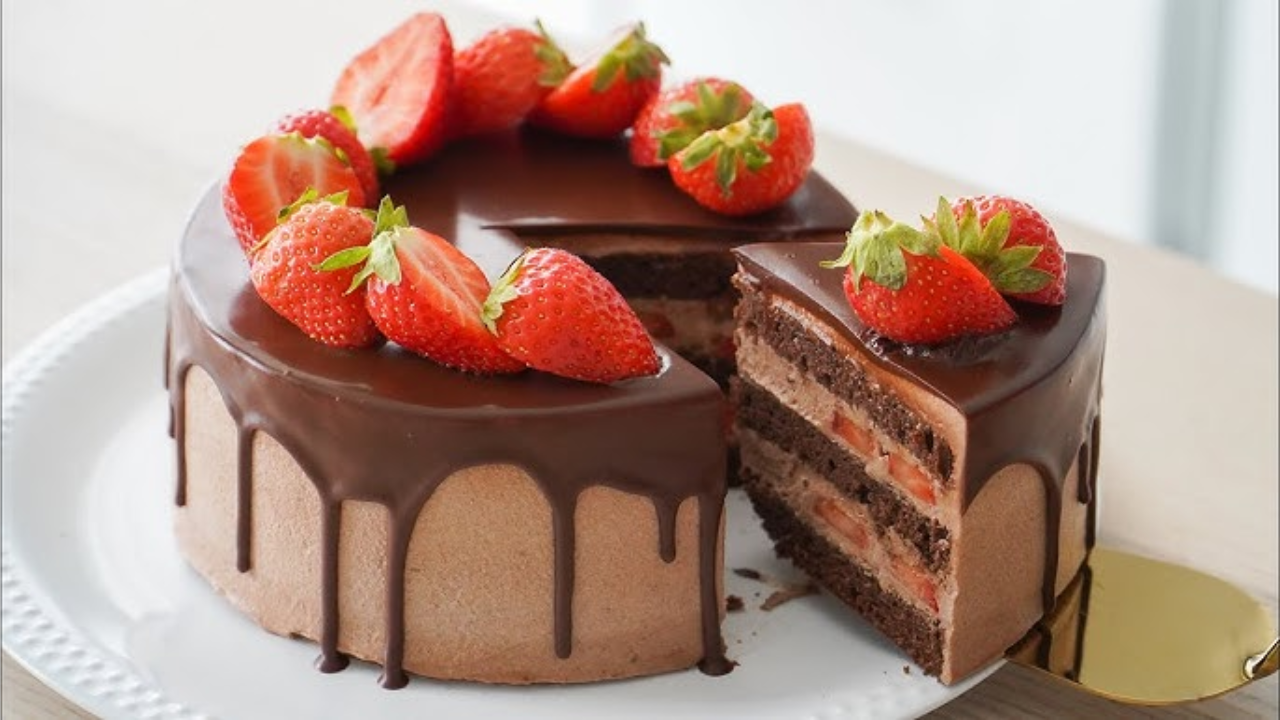 6. Chocolate Strawberry Cake